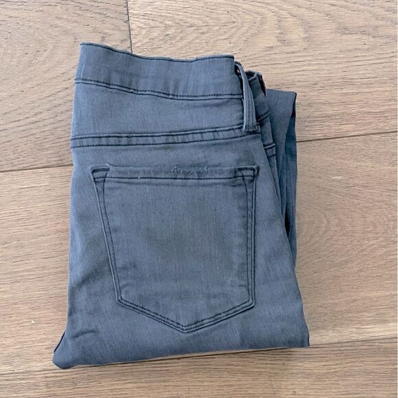 Frame Denim Le Skinny de Jeanne in distressed grey. - Picture 6 of 6